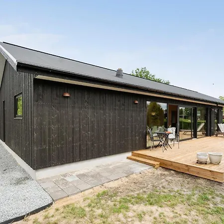 Stunning In Juelsminde With Wifi *