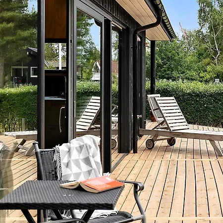 Stunning In Juelsminde With Wifi بيت للعطل *