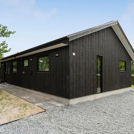 Stunning In Juelsminde With Wifi *