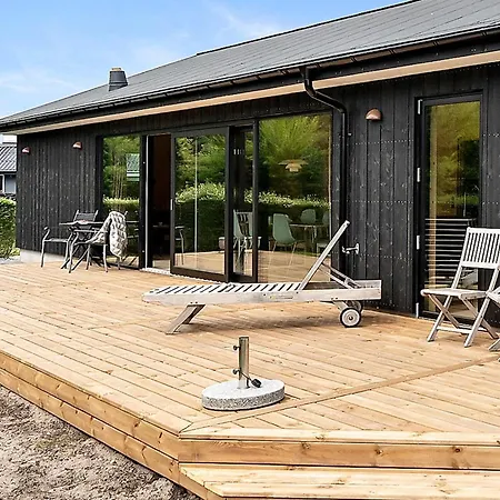 Stunning In Juelsminde With Wifi Feriehus *